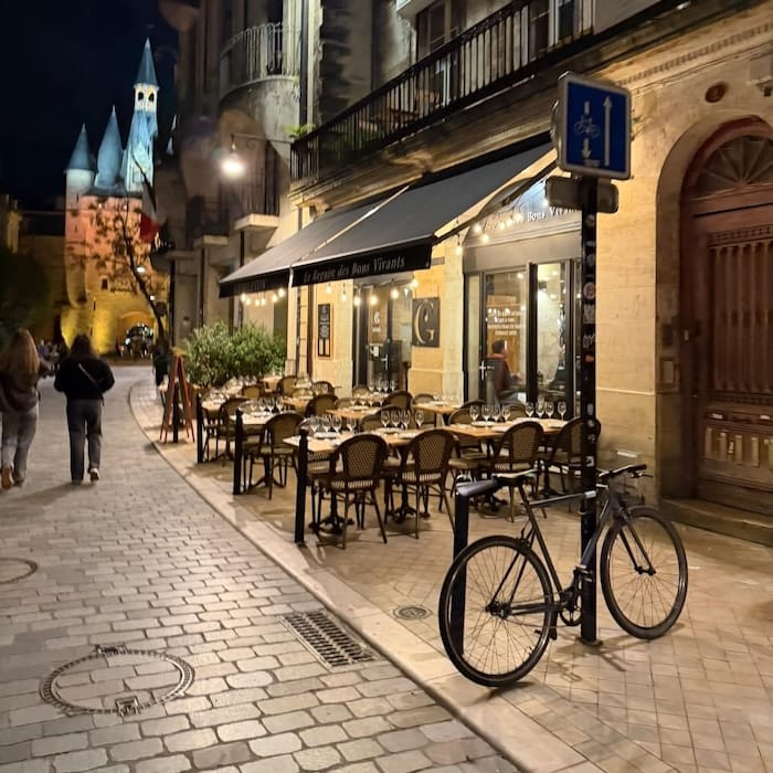 Au Gueuleton, place du Palais : on a poussé la porte du repaire des bons vivants